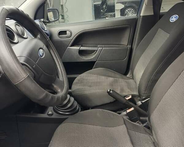 Синий Форд Фиеста, объемом двигателя 1.24 л и пробегом 156 тыс. км за 3800 $, фото 9 на Automoto.ua