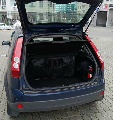 Синій Форд Фієста, об'ємом двигуна 1.4 л та пробігом 145 тис. км за 3200 $, фото 11 на Automoto.ua