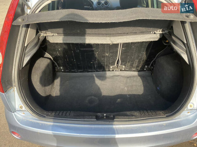 Синий Форд Фиеста, объемом двигателя 1.4 л и пробегом 156 тыс. км за 4000 $, фото 7 на Automoto.ua