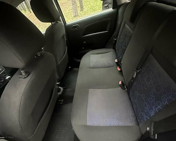 Синий Форд Фиеста, объемом двигателя 1.39 л и пробегом 252 тыс. км за 2900 $, фото 16 на Automoto.ua