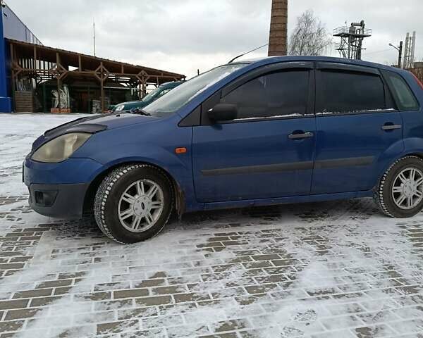 Синий Форд Фиеста, объемом двигателя 1.4 л и пробегом 199 тыс. км за 3350 $, фото 9 на Automoto.ua