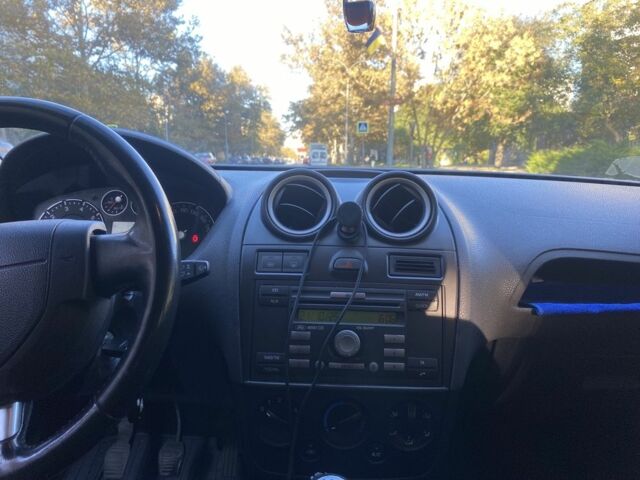 Форд Фиеста 2006 в Черноморске (Ильичевске) на Automoto.ua Синий Форд Фиеста, объемом двигателя 1.4 л и пробегом 156 тыс. км за 4500 $, фото 3 на Automoto.ua