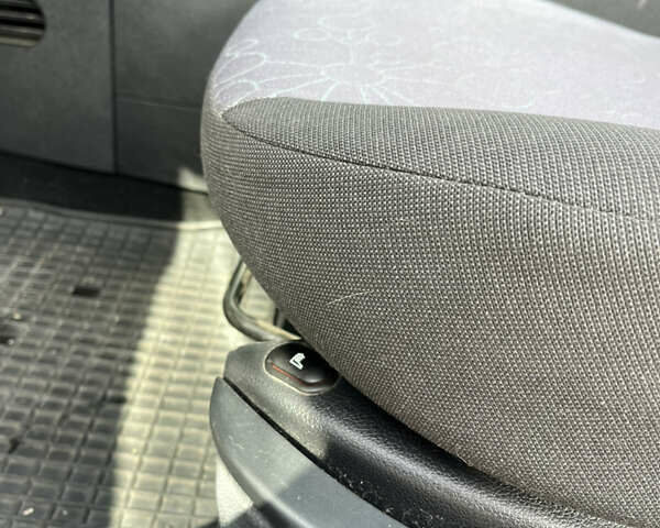 Синий Форд Фиеста, объемом двигателя 1.3 л и пробегом 170 тыс. км за 4300 $, фото 12 на Automoto.ua