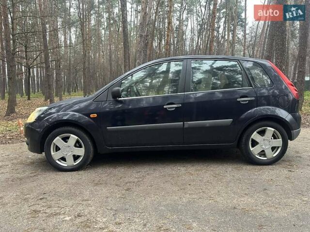 Синий Форд Фиеста, объемом двигателя 1.39 л и пробегом 252 тыс. км за 2900 $, фото 2 на Automoto.ua