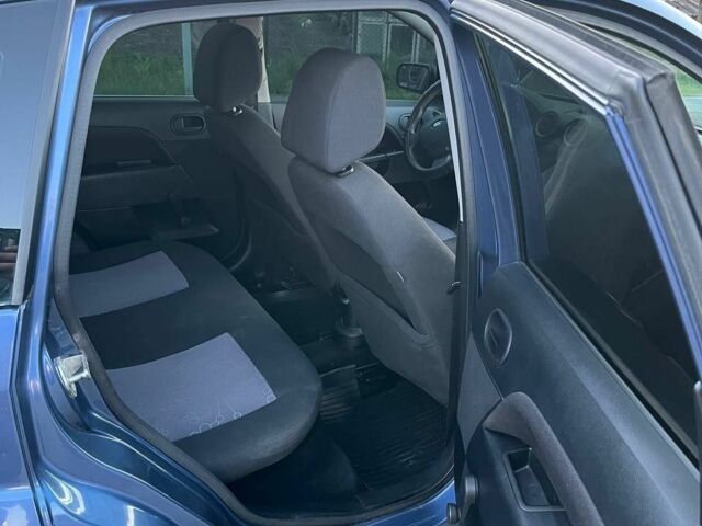 Синій Форд Фієста, об'ємом двигуна 1.2 л та пробігом 186 тис. км за 4100 $, фото 6 на Automoto.ua