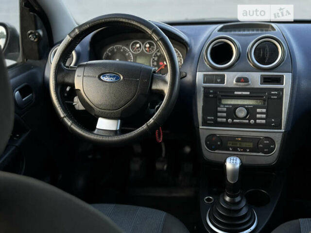 Синий Форд Фиеста, объемом двигателя 1.3 л и пробегом 180 тыс. км за 3200 $, фото 30 на Automoto.ua