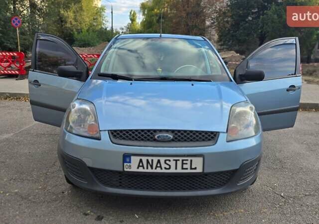 Синий Форд Фиеста, объемом двигателя 1.4 л и пробегом 256 тыс. км за 3800 $, фото 6 на Automoto.ua