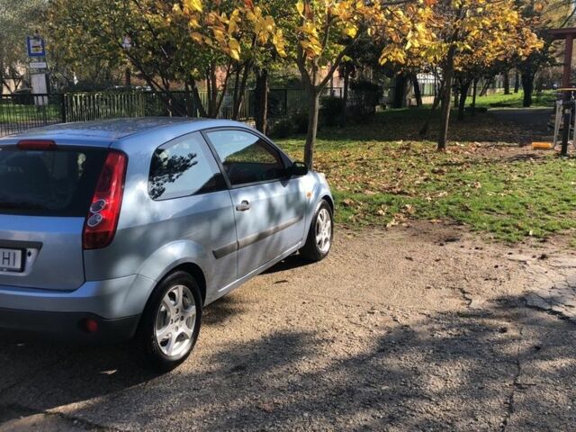 Синий Форд Фиеста, объемом двигателя 1.3 л и пробегом 240 тыс. км за 3500 $, фото 4 на Automoto.ua