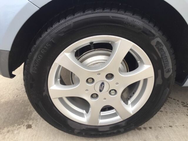 Синий Форд Фиеста, объемом двигателя 1.3 л и пробегом 240 тыс. км за 3500 $, фото 11 на Automoto.ua