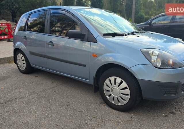 Синий Форд Фиеста, объемом двигателя 1.4 л и пробегом 256 тыс. км за 3800 $, фото 1 на Automoto.ua