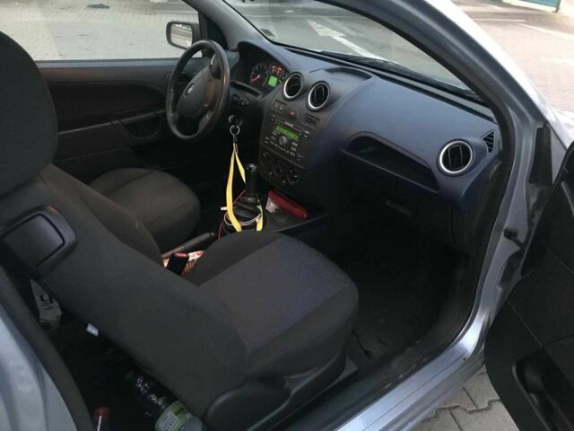 Синий Форд Фиеста, объемом двигателя 1.3 л и пробегом 240 тыс. км за 3500 $, фото 16 на Automoto.ua