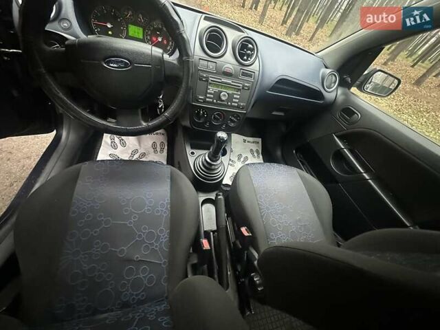 Синий Форд Фиеста, объемом двигателя 1.39 л и пробегом 252 тыс. км за 2900 $, фото 14 на Automoto.ua