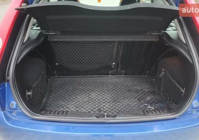 Синій Форд Фієста, об'ємом двигуна 2 л та пробігом 94 тис. км за 4400 $, фото 4 на Automoto.ua