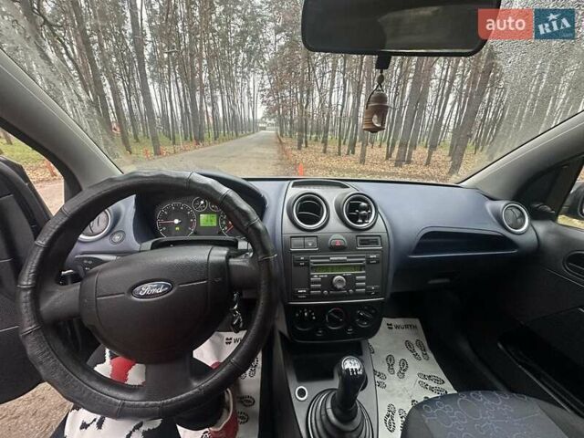 Синий Форд Фиеста, объемом двигателя 1.39 л и пробегом 252 тыс. км за 2900 $, фото 13 на Automoto.ua