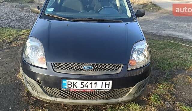 Форд Фиеста 2006 в Ровно на Automoto.ua Синий Форд Фиеста, объемом двигателя 1.3 л и пробегом 148 тыс. км за 4500 $, фото 1 на Automoto.ua