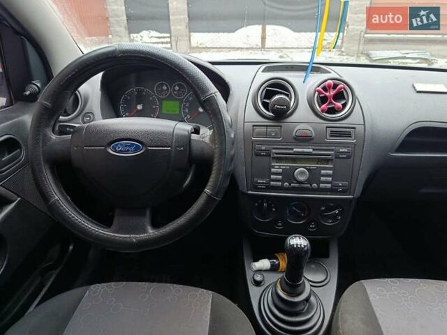 Синий Форд Фиеста, объемом двигателя 1.4 л и пробегом 199 тыс. км за 3350 $, фото 10 на Automoto.ua