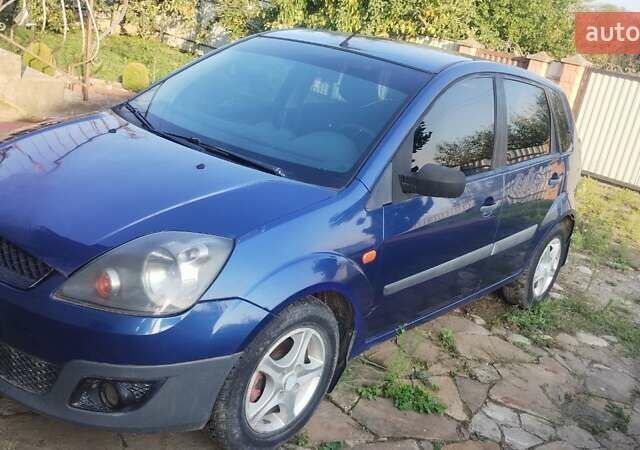 Синий Форд Фиеста, объемом двигателя 1.4 л и пробегом 226 тыс. км за 3600 $, фото 4 на Automoto.ua