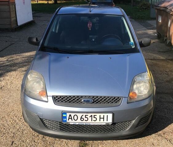Синий Форд Фиеста, объемом двигателя 1.3 л и пробегом 240 тыс. км за 3500 $, фото 1 на Automoto.ua