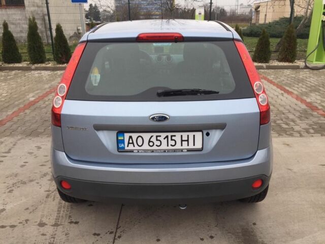 Синий Форд Фиеста, объемом двигателя 1.3 л и пробегом 240 тыс. км за 3500 $, фото 7 на Automoto.ua