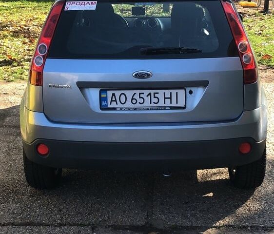 Синий Форд Фиеста, объемом двигателя 1.3 л и пробегом 240 тыс. км за 3500 $, фото 2 на Automoto.ua