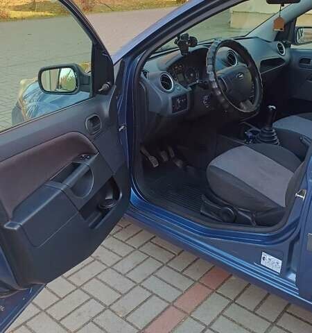 Синій Форд Фієста, об'ємом двигуна 1.24 л та пробігом 186 тис. км за 4500 $, фото 5 на Automoto.ua