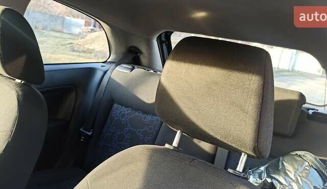 Форд Фиеста 2006 в Ровно на Automoto.ua Синий Форд Фиеста, объемом двигателя 1.3 л и пробегом 148 тыс. км за 4500 $, фото 3 на Automoto.ua