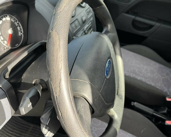 Синий Форд Фиеста, объемом двигателя 1.3 л и пробегом 170 тыс. км за 4300 $, фото 14 на Automoto.ua