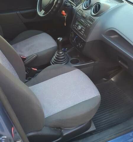 Синій Форд Фієста, об'ємом двигуна 1.24 л та пробігом 186 тис. км за 4500 $, фото 7 на Automoto.ua