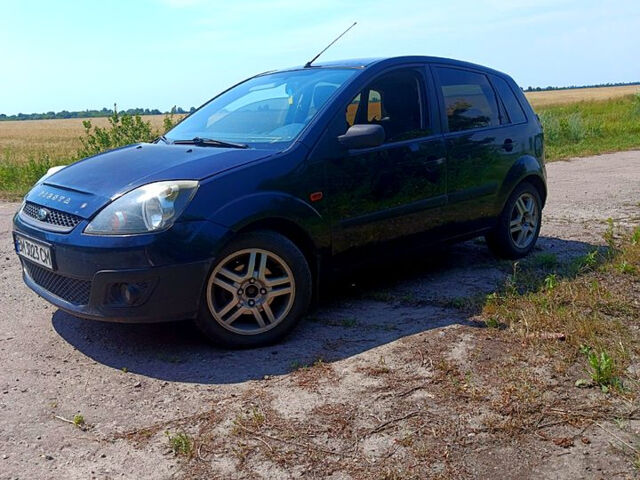 Синий Форд Фиеста, объемом двигателя 1.4 л и пробегом 194 тыс. км за 3500 $, фото 4 на Automoto.ua