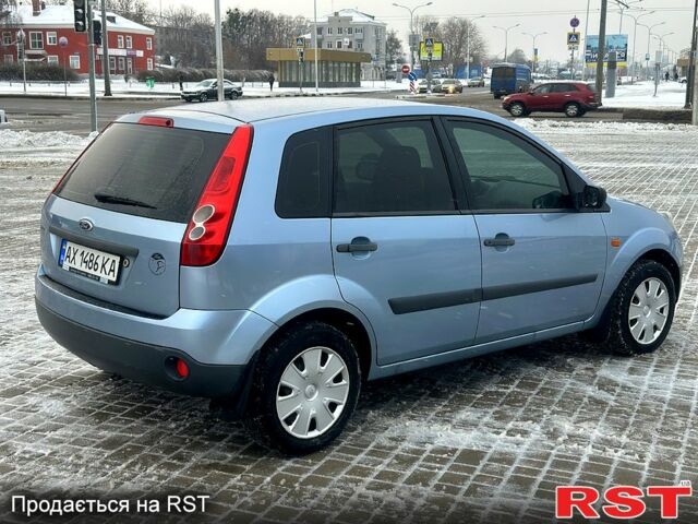 Синий Форд Фиеста, объемом двигателя 1.2 л и пробегом 200 тыс. км за 3300 $, фото 2 на Automoto.ua