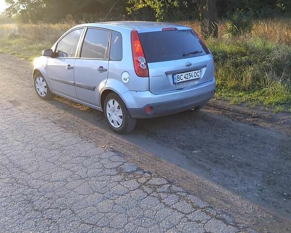Синий Форд Фиеста, объемом двигателя 1.3 л и пробегом 198 тыс. км за 2600 $, фото 2 на Automoto.ua