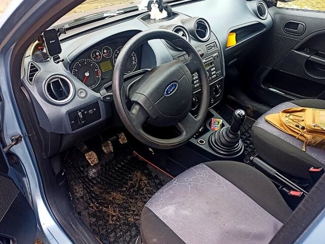 Синій Форд Фієста, об'ємом двигуна 1.3 л та пробігом 19000 тис. км за 2000 $, фото 2 на Automoto.ua