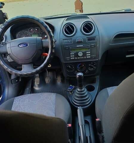 Синій Форд Фієста, об'ємом двигуна 1.24 л та пробігом 186 тис. км за 4500 $, фото 1 на Automoto.ua