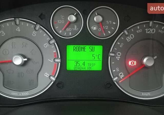 Синій Форд Фієста, об'ємом двигуна 2 л та пробігом 94 тис. км за 4400 $, фото 2 на Automoto.ua