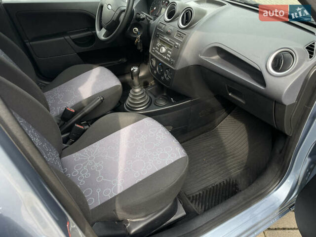 Синий Форд Фиеста, объемом двигателя 1.3 л и пробегом 39 тыс. км за 5800 $, фото 23 на Automoto.ua
