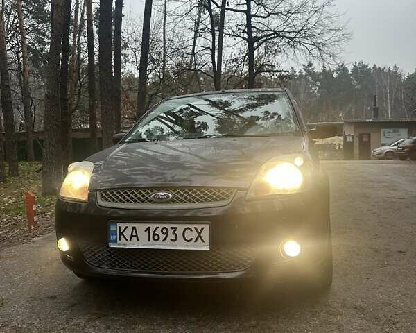 Синий Форд Фиеста, объемом двигателя 1.39 л и пробегом 252 тыс. км за 2900 $, фото 11 на Automoto.ua