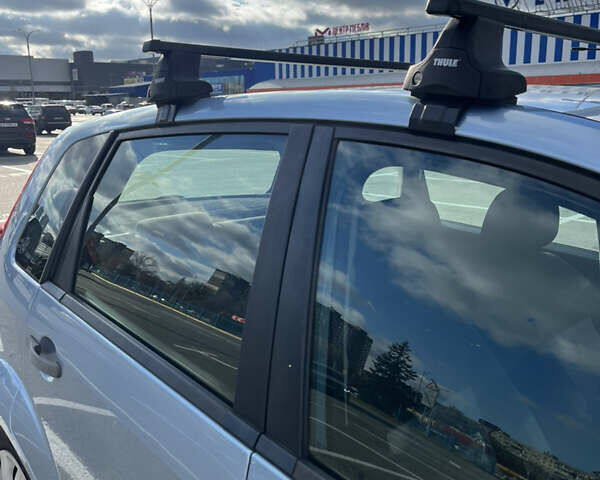 Синий Форд Фиеста, объемом двигателя 1.3 л и пробегом 170 тыс. км за 4300 $, фото 3 на Automoto.ua