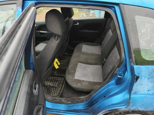 Синий Форд Фиеста, объемом двигателя 1.4 л и пробегом 3 тыс. км за 2100 $, фото 3 на Automoto.ua