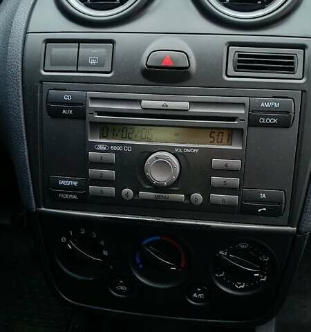 Синій Форд Фієста, об'ємом двигуна 1.4 л та пробігом 145 тис. км за 3200 $, фото 12 на Automoto.ua