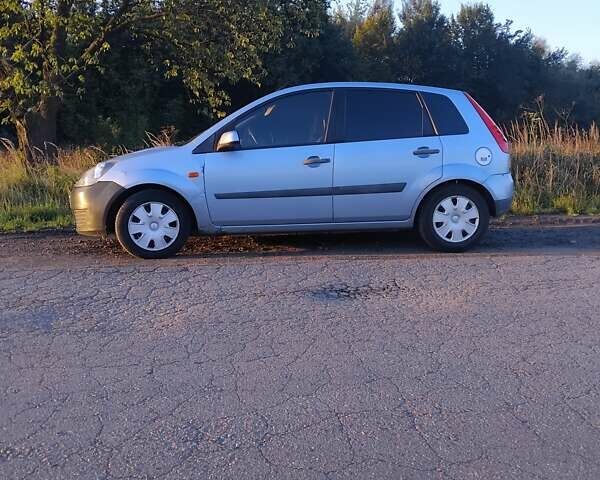 Синий Форд Фиеста, объемом двигателя 1.3 л и пробегом 198 тыс. км за 2600 $, фото 1 на Automoto.ua