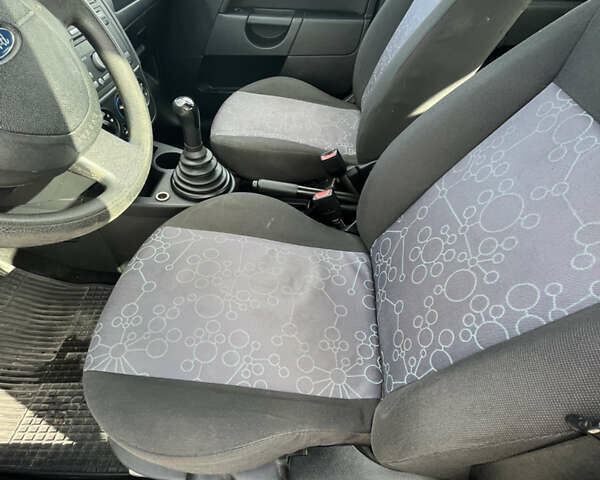 Синий Форд Фиеста, объемом двигателя 1.3 л и пробегом 170 тыс. км за 4300 $, фото 13 на Automoto.ua