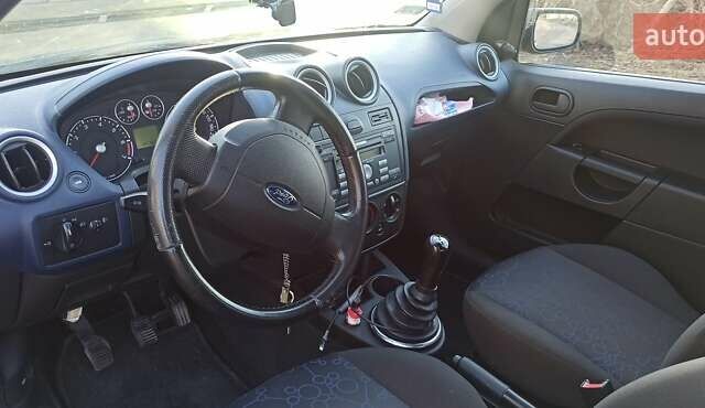 Форд Фиеста 2006 в Ровно на Automoto.ua Синий Форд Фиеста, объемом двигателя 1.3 л и пробегом 148 тыс. км за 4500 $, фото 6 на Automoto.ua