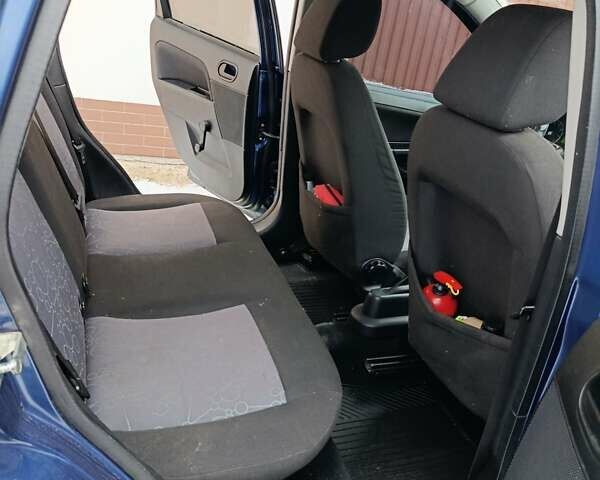 Синий Форд Фиеста, объемом двигателя 1.4 л и пробегом 199 тыс. км за 3350 $, фото 13 на Automoto.ua