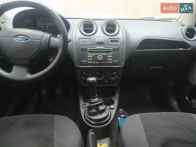 Синій Форд Фієста, об'ємом двигуна 1.39 л та пробігом 309 тис. км за 3500 $, фото 2 на Automoto.ua