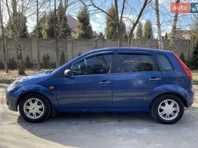Синий Форд Фиеста, объемом двигателя 1.4 л и пробегом 200 тыс. км за 2950 $, фото 5 на Automoto.ua