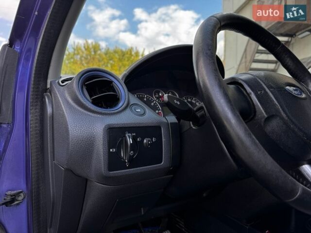 Синій Форд Фієста, об'ємом двигуна 1.4 л та пробігом 330 тис. км за 2950 $, фото 29 на Automoto.ua