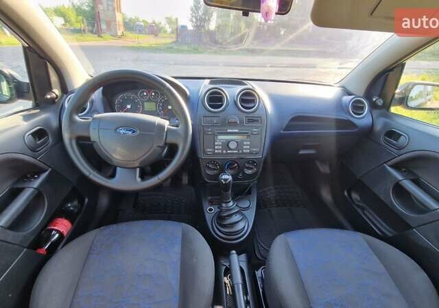 Синий Форд Фиеста, объемом двигателя 1.24 л и пробегом 233 тыс. км за 3250 $, фото 5 на Automoto.ua