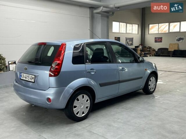 Синій Форд Фієста, об'ємом двигуна 1.39 л та пробігом 165 тис. км за 2999 $, фото 4 на Automoto.ua