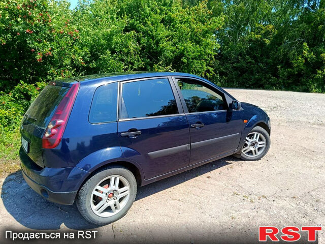 Синий Форд Фиеста, объемом двигателя 1.4 л и пробегом 194 тыс. км за 3500 $, фото 1 на Automoto.ua