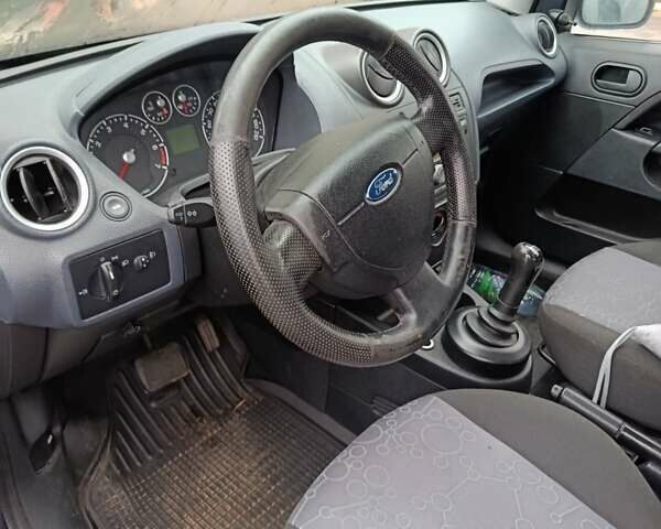 Синий Форд Фиеста, объемом двигателя 1.4 л и пробегом 300 тыс. км за 2000 $, фото 3 на Automoto.ua